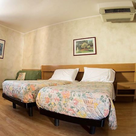 Hotel Centro Torre Pellice Bagian luar foto