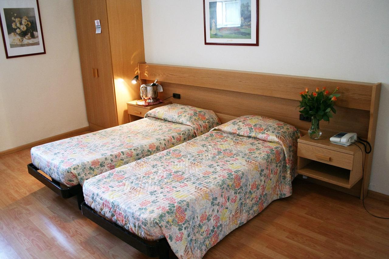 Hotel Centro Torre Pellice Bagian luar foto