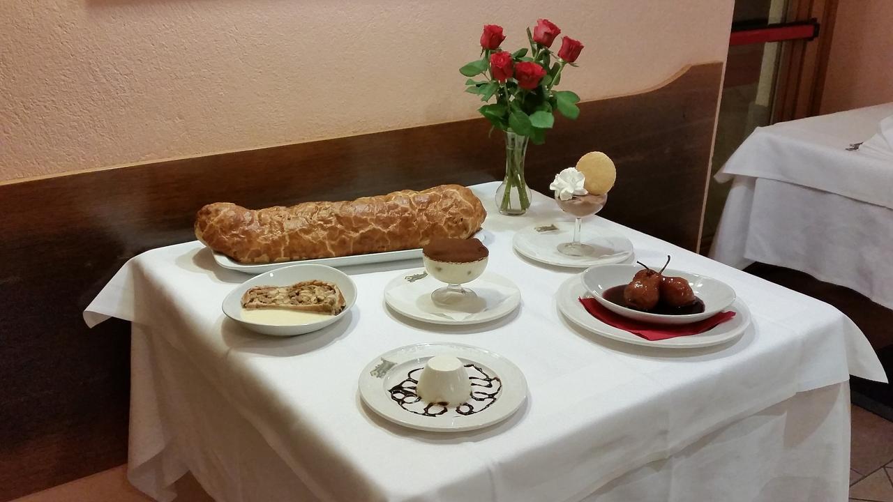 Hotel Centro Torre Pellice Bagian luar foto