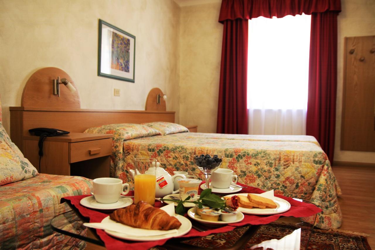Hotel Centro Torre Pellice Bagian luar foto