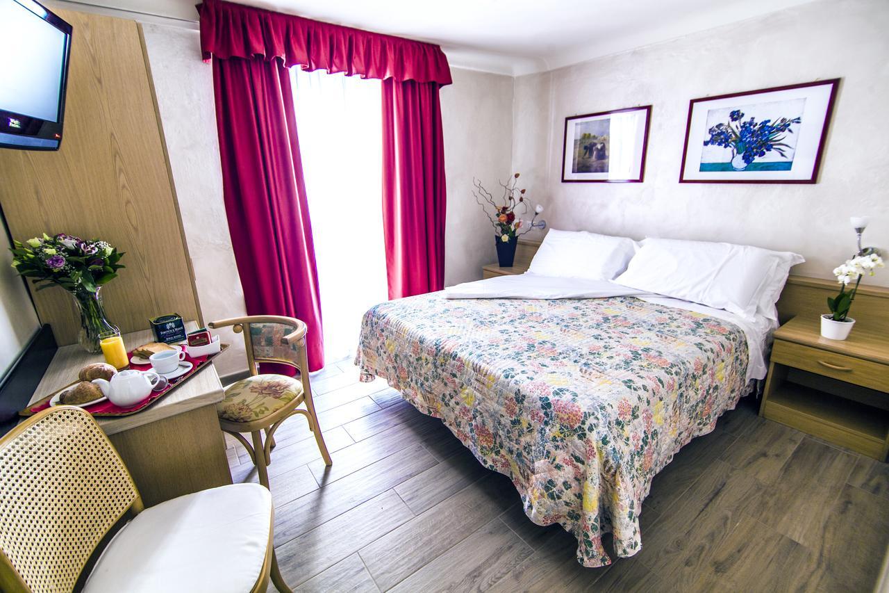 Hotel Centro Torre Pellice Bagian luar foto