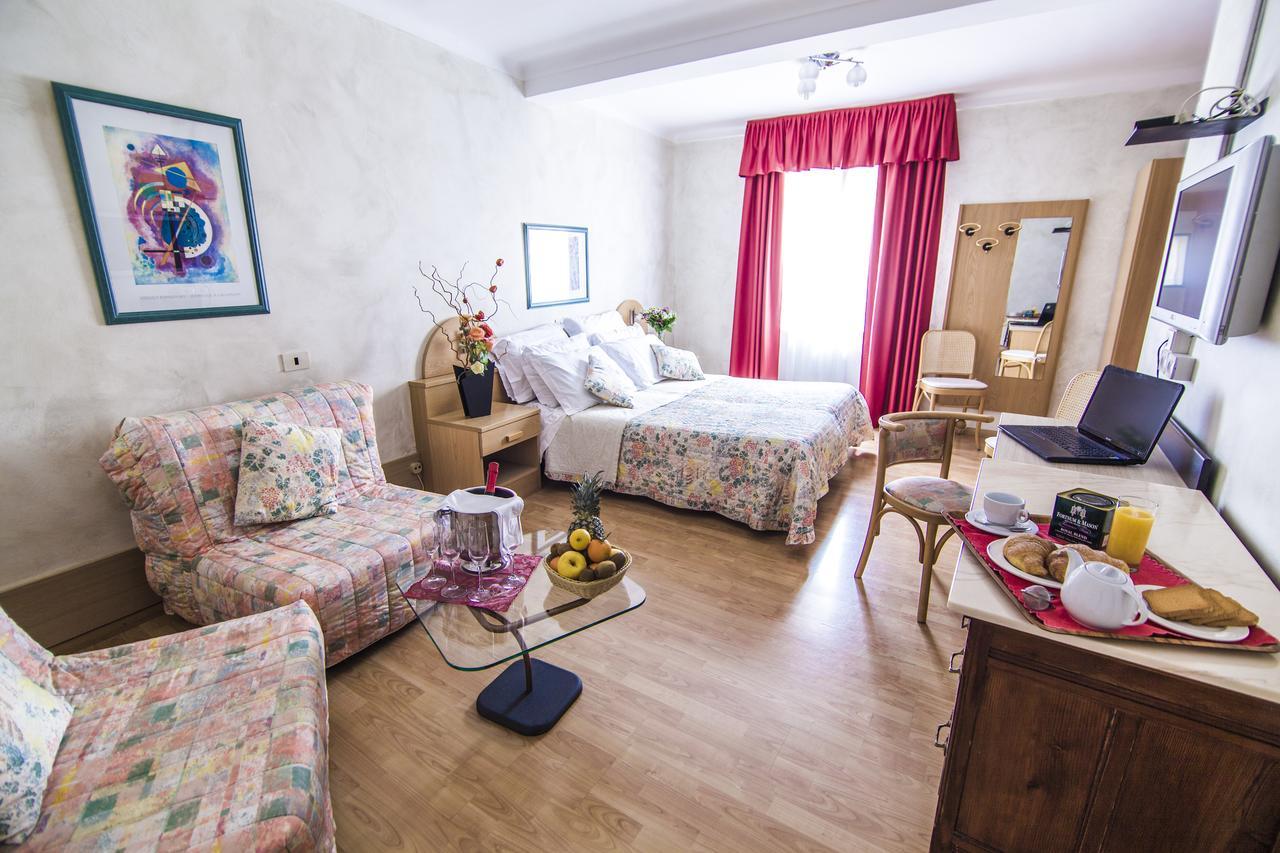 Hotel Centro Torre Pellice Bagian luar foto