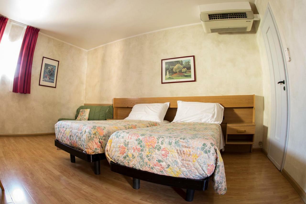 Hotel Centro Torre Pellice Bagian luar foto