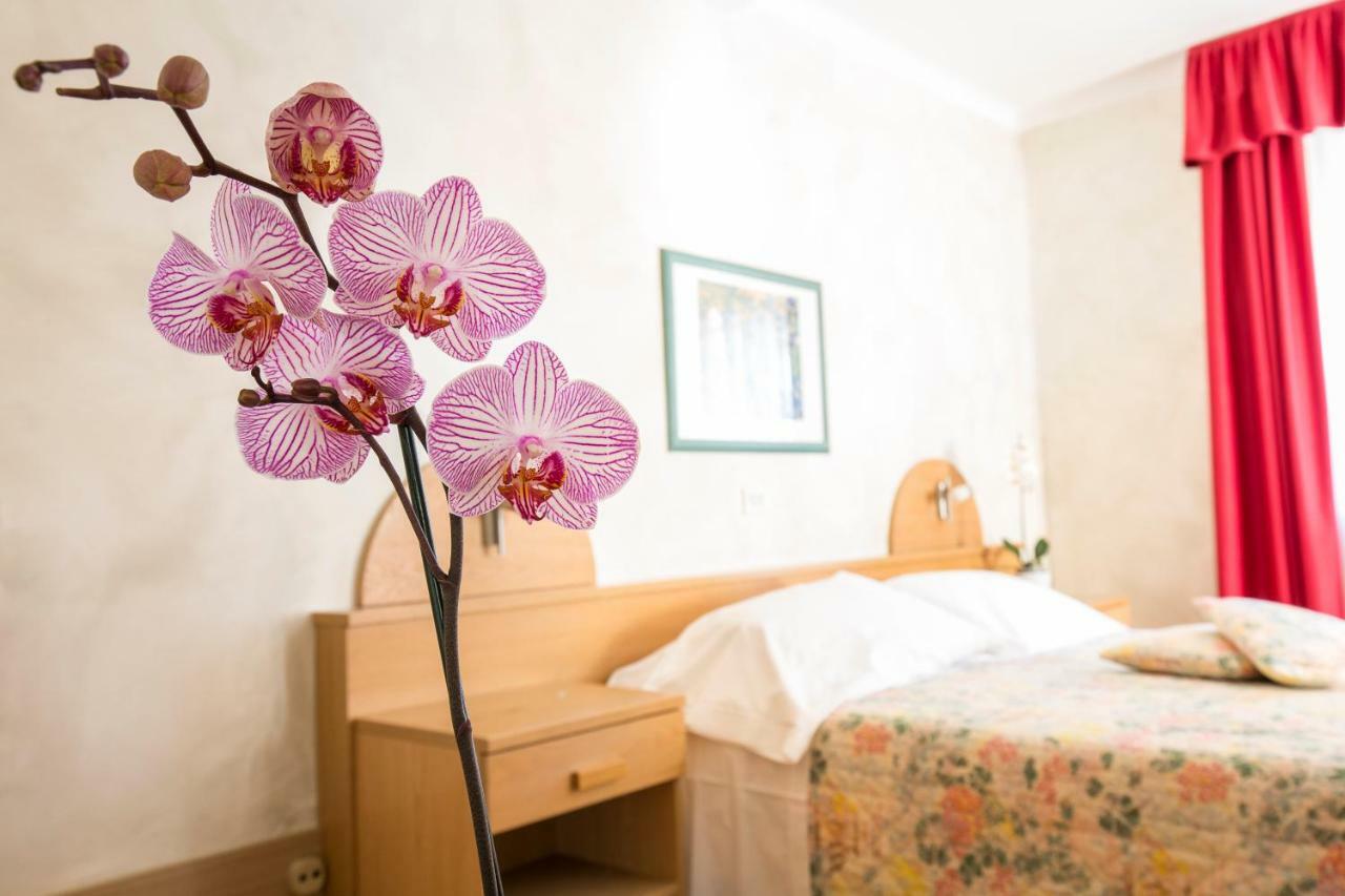Hotel Centro Torre Pellice Bagian luar foto