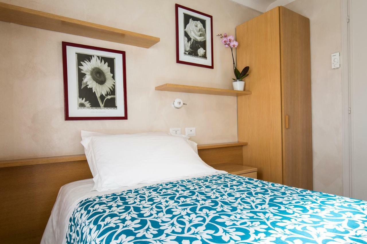 Hotel Centro Torre Pellice Bagian luar foto